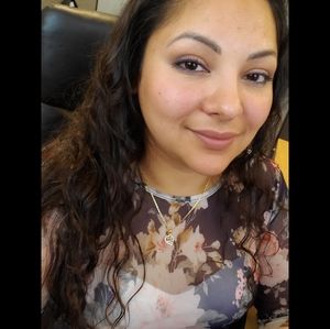 Meet your Posher, Debi